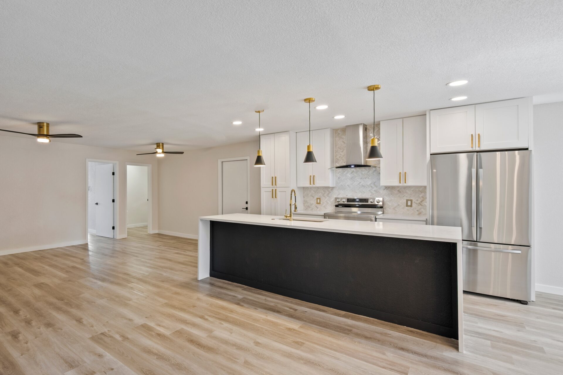 A,Home,Kitchen,With,Appliances
